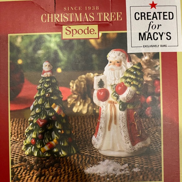 NWT Christmas Salt and Pepper shakers. - Picture 2 of 3